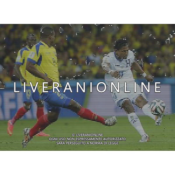 (140620) -- CURITIBA, June 20, 2014 () -- Carlo Costly of Honduras shoots during a Group E match between Honduras and Ecuador of 2014 FIFA World Cup at the Arena da Baixada Stadium in Curitiba, Brazil, June 20, 2014. Honduras lost the match 1-2. (/Zhou Lei)(zc) AG ALDO LIVERANI SAS ONLY ITALY