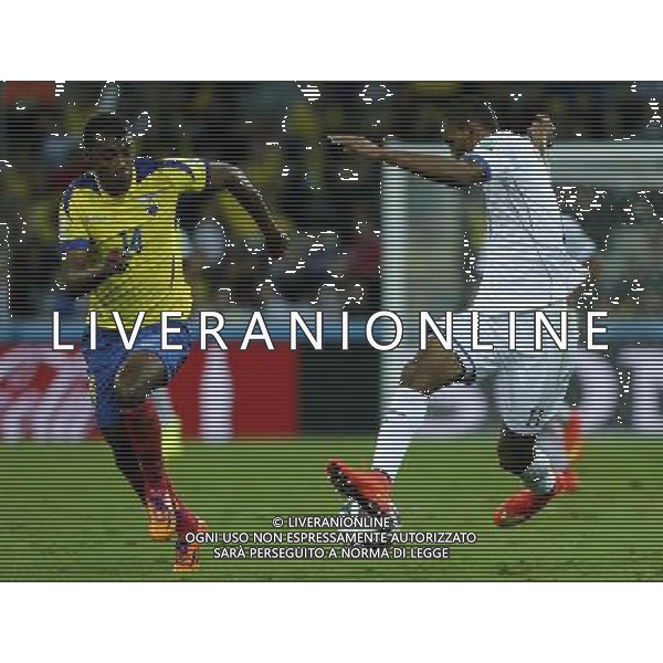 (140620) -- CURITIBA, June 20, 2014 () -- Jerry Bengtson (R) of Honduras vies with Oswaldo Minda of Ecuador during a Group E match between Honduras and Ecuador of 2014 FIFA World Cup at the Arena da Baixada Stadium in Curitiba, Brazil, June 20, 2014. Ecuador beat Honduras 2-1. (/Liao Yujie)(zc) AG ALDO LIVERANI SAS ONLY ITALY