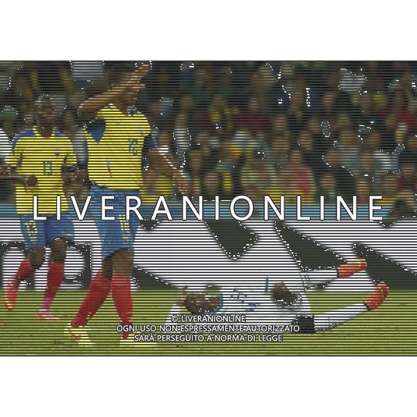 (140620) -- CURITIBA, June 20, 2014 () -- Boniek Garcia of Honduras falls down during a Group E match between Honduras and Ecuador of 2014 FIFA World Cup at the Arena da Baixada Stadium in Curitiba, Brazil, June 20, 2014. Honduras lost the match 1-2. (/Liao Yujie)(zc) AG ALDO LIVERANI SAS ONLY ITALY