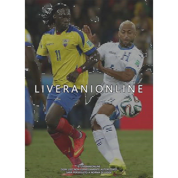 (140620) -- CURITIBA, June 20, 2014 () -- Felipe Caicedo (L) of Ecuador vies with Victor Bernardez of Honduras during a Group E match between Honduras and Ecuador of 2014 FIFA World Cup at the Arena da Baixada Stadium in Curitiba, Brazil, June 20, 2014. Ecuador beat Honduras 2-1. (/Liao Yujie)(zc) AG ALDO LIVERANI SAS ONLY ITALY