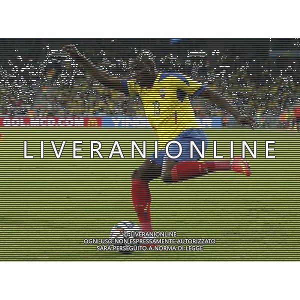 (140620) -- CURITIBA, June 20, 2014 () -- Enner Valencia of Ecuador kicks the ball during a Group E match between Honduras and Ecuador of 2014 FIFA World Cup at the Arena da Baixada Stadium in Curitiba, Brazil, June 20, 2014. Ecuador beat Honduras 2-1. (/Zhou Lei)(zc) AG ALDO LIVERANI SAS ONLY ITALY
