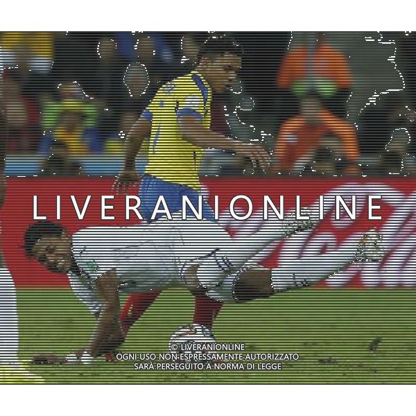 (140620) -- CURITIBA, June 20, 2014 () -- Carlo Costly (Bottom) of Honduras falls down after he is tackled by Jefferson Montero of Ecuador during a Group E match between Honduras and Ecuador of 2014 FIFA World Cup at the Arena da Baixada Stadium in Curitiba, Brazil, June 20, 2014. Ecuador beat Honduras 2-1. (/Zhou Lei)(zc) AG ALDO LIVERANI SAS ONLY ITALY