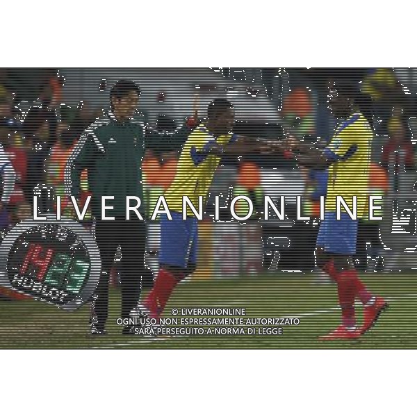 (140620) -- CURITIBA, June 20, 2014 () -- Brayan Beckeles (R) of Ecuador is replaced by his teammate Carlos Gruezo during a Group E match between Honduras and Ecuador of 2014 FIFA World Cup at the Arena da Baixada Stadium in Curitiba, Brazil, June 20, 2014. Ecuador beat Honduras 2-1. (/Liao Yujie)(zc) AG ALDO LIVERANI SAS ONLY ITALY
