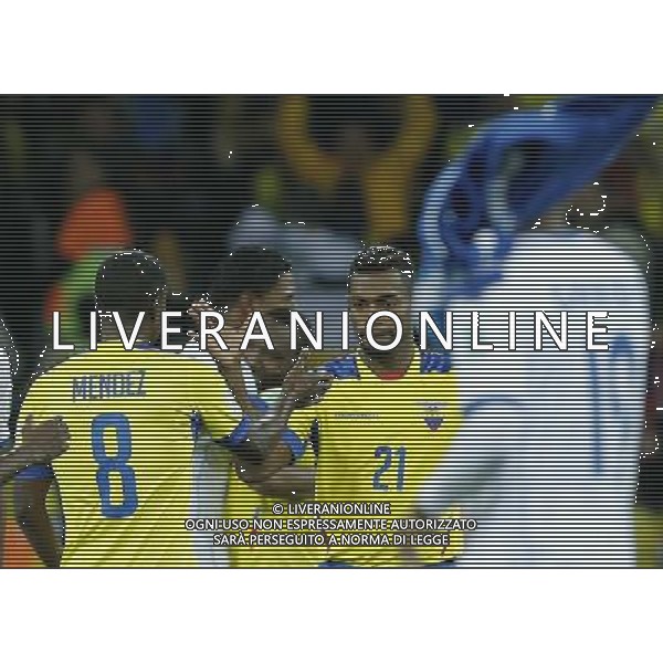 (140620) -- CURITIBA, June 20, 2014 () -- Gabriel Achilier (C) of Ecuador celebrates the victory with his teammate Edison Mendez after a Group E match between Honduras and Ecuador of 2014 FIFA World Cup at the Arena da Baixada Stadium in Curitiba, Brazil, June 20, 2014. Ecuador beat Honduras 2-1. (/Zhou Lei)(zc) AG ALDO LIVERANI SAS ONLY ITALY