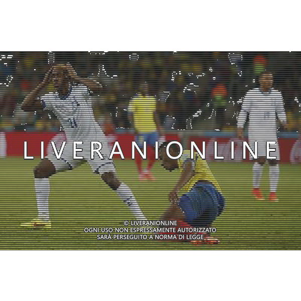 (140620) -- CURITIBA, June 20, 2014 () -- Brayan Beckeles (L) of Honduras reacts after losing a scoring opportunity during a Group E match between Honduras and Ecuador of 2014 FIFA World Cup at the Arena da Baixada Stadium in Curitiba, Brazil, June 20, 2014. Ecuador beat Honduras 2-1. (/Liao Yujie)(zc) AG ALDO LIVERANI SAS ONLY ITALY