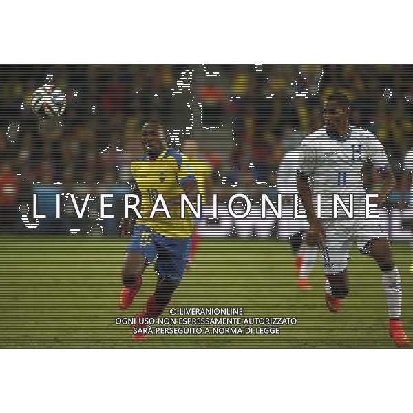 (140620) -- CURITIBA, June 20, 2014 () -- Walter Ayovi (L) of Ecuador vies with Jerry Bengtson of Honduras during a Group E match between Honduras and Ecuador of 2014 FIFA World Cup at the Arena da Baixada Stadium in Curitiba, Brazil, June 20, 2014. Ecuador beat Honduras 2-1. (/Liao Yujie)(zc) AG ALDO LIVERANI SAS ONLY ITALY