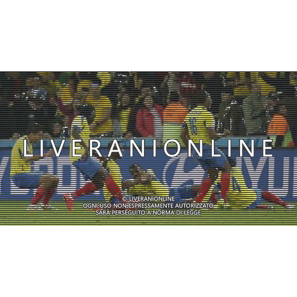(140620) -- CURITIBA, June 20, 2014 () -- Enner Valencia (3rd L) of Ecuador celebraes his second goal with his teammates during a Group E match between Honduras and Ecuador of 2014 FIFA World Cup at the Arena da Baixada Stadium in Curitiba, Brazil, June 20, 2014. (/Liao Yujie)(zc) AG ALDO LIVERANI SAS ONLY ITALY