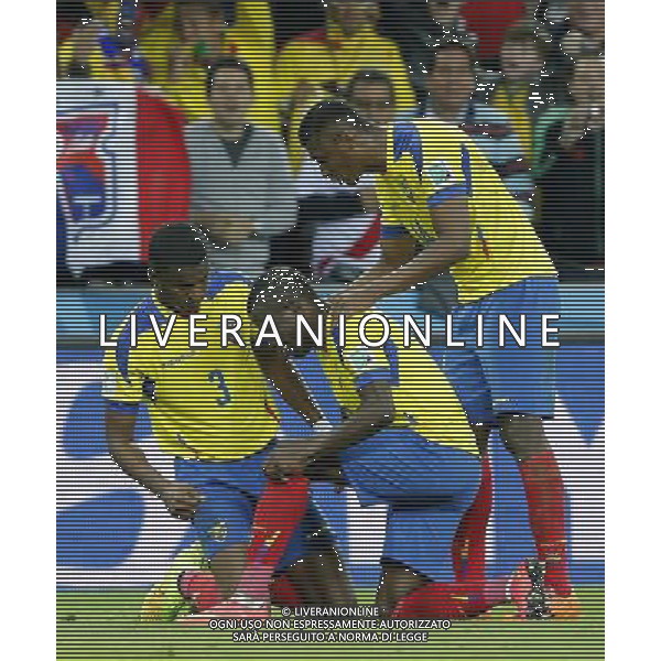 (140620) -- CURITIBA, June 20, 2014 () -- Enner Valencia (C) of Ecuador celebrates his second goal with his teammates during a Group E match between Honduras and Ecuador of 2014 FIFA World Cup at the Arena da Baixada Stadium in Curitiba, Brazil, June 20, 2014. (/Zhou Lei)(zc) °° AG ALDO LIVERANI SAS ONLY ITALY
