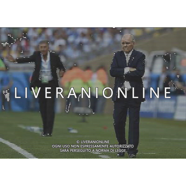 (140621) -- BELO HORIZONTE, June 21, 2014 () -- Alejandro Sabella (R), head coach of Argentina looks on during a Group F match between Argentina and Iran of 2014 FIFA World Cup at the Estadio Mineirao Stadium in Belo Horizonte, Brazil, June 21, 2014. (/Qi Heng)(wll) (SP)BRAZIL-BELO HORIZONTE-WORLD CUP 2014-GROUP F-ARGENTINA VS IRAN PUBLICATIONxNOTxINxCHN Belo Horizons June 21 2014 Alejandro r Head Coach of Argentina looks ON during A Group F Match between Argentina and Iran of 2014 FIFA World Cup AT The Estadio Mineirao Stage in Belo Horizons Brazil June 21 2014 Qi Heng SP Brazil Belo Horizons World Cup 2014 Group F Argentina vs Iran PUBLICATIONxNOTxINxCHN ©PHOTOSHOT/AGENZIA ALDO LIVERANI SAS - ITALY ONLY - EDITORIAL USE ONLY - ARGENTINA Vs IRAN partita del gruppo di F Coppa del mondo FIFA 2014 Mineirao stadio Estadio a Belo Horizonte, in Brasile, 21 giugno 2014