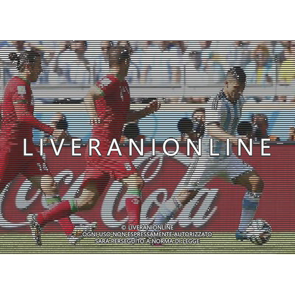 (140621) -- BELO HORIZONTE, June 21, 2014 () -- Sergio Aguero £¬R£© of Argentina drives the ball during a Group F match between Argentina and Iran of 2014 FIFA World Cup at the Estadio Mineirao Stadium in Belo Horizonte, Brazil, June 21, 2014. (/Liu Bin)(zc) ©PHOTOSHOT/AGENZIA ALDO LIVERANI SAS - ITALY ONLY - EDITORIAL USE ONLY - ARGENTINA Vs IRAN partita del gruppo di F Coppa del mondo FIFA 2014 Mineirao stadio Estadio a Belo Horizonte, in Brasile, 21 giugno 2014