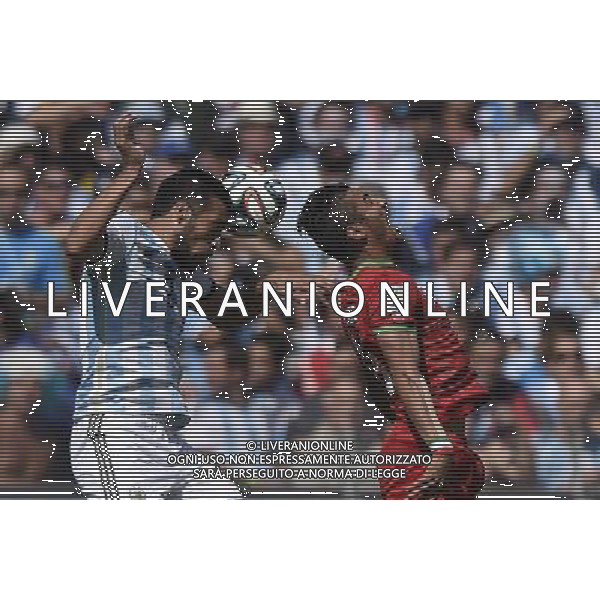 (140621) -- BELO HORIZONTE, June 21, 2014 () -- Ezequiel Garay (L) of Argentina vies with Reza Ghoochannejad of Iran during a Group F match between Argentina and Iran of 2014 FIFA World Cup at the Estadio Mineirao Stadium in Belo Horizonte, Brazil, June 21, 2014. (/Qi Heng)(wll) ©PHOTOSHOT/AGENZIA ALDO LIVERANI SAS - ITALY ONLY - EDITORIAL USE ONLY - ARGENTINA Vs IRAN partita del gruppo di F Coppa del mondo FIFA 2014 Mineirao stadio Estadio a Belo Horizonte, in Brasile, 21 giugno 2014