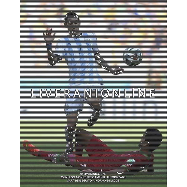 (140621) -- BELO HORIZONTE, June 21, 2014 () -- Angel Di Maria (top) of Argentina vies with Masoud Shojaei of Iran during a Group F match between Argentina and Iran of 2014 FIFA World Cup at the Estadio Mineirao Stadium in Belo Horizonte, Brazil, June 21, 2014. Argentina won 1-0. (/Qi Heng)(wll) ©PHOTOSHOT/AGENZIA ALDO LIVERANI SAS - ITALY ONLY - EDITORIAL USE ONLY - ARGENTINA Vs IRAN partita del gruppo di F Coppa del mondo FIFA 2014 Mineirao stadio Estadio a Belo Horizonte, in Brasile, 21 giugno 2014