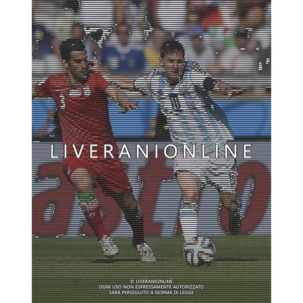 (140621) -- BELO HORIZONTE, June 21, 2014 () -- Lionel Messi (R) of Argentina vies with Ehsan Hajsafi of Iran during a Group F match between Argentina and Iran of 2014 FIFA World Cup at the Estadio Mineirao Stadium in Belo Horizonte, Brazil, June 21, 2014. Argentina won 1-0. (/Qi Heng)(wll) ©PHOTOSHOT/AGENZIA ALDO LIVERANI SAS - ITALY ONLY - EDITORIAL USE ONLY - ARGENTINA Vs IRAN partita del gruppo di F Coppa del mondo FIFA 2014 Mineirao stadio Estadio a Belo Horizonte, in Brasile, 21 giugno 2014