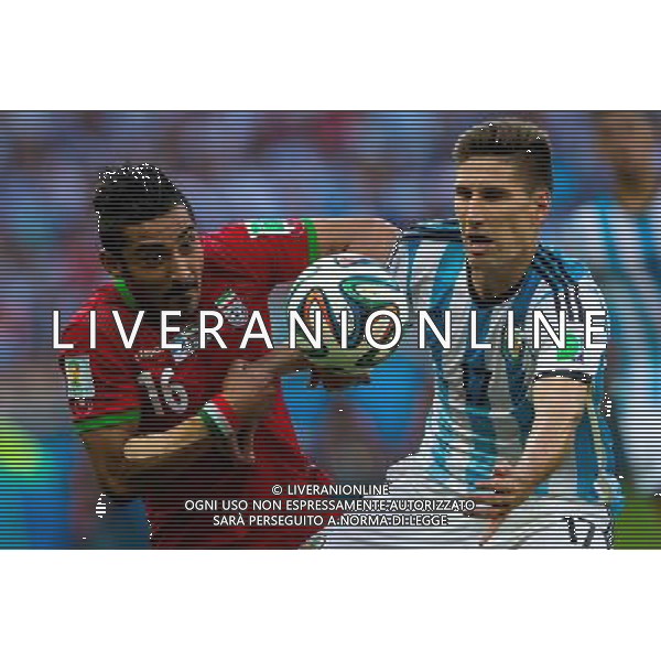(140621) -- BELO HORIZONTE, June 21, 2014 () -- Federico Fernandez (R) of Argentina vies with Reza Ghoochannejad of Iran during a Group F match between Argentina and Iran of 2014 FIFA World Cup at the Estadio Mineirao Stadium in Belo Horizonte, Brazil, June 21, 2014. Argentina beat Iran 1-0. (/Liu Bin)(zc) ©PHOTOSHOT/AGENZIA ALDO LIVERANI SAS - ITALY ONLY - EDITORIAL USE ONLY - ARGENTINA Vs IRAN partita del gruppo di F Coppa del mondo FIFA 2014 Mineirao stadio Estadio a Belo Horizonte, in Brasile, 21 giugno 2014
