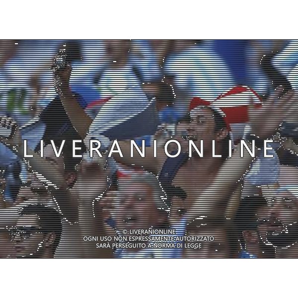 (140621) -- BELO HORIZONTE, June 21, 2014 () -- Fans of Argentina celebrates the team\'s victory over Iran during a Group F match between Argentina and Iran of 2014 FIFA World Cup at the Estadio Mineirao Stadium in Belo Horizonte, Brazil, June 21, 2014. Argentina beat Iran 1-0. (/Liu Bin)(zc) ©PHOTOSHOT/AGENZIA ALDO LIVERANI SAS - ITALY ONLY - EDITORIAL USE ONLY - ARGENTINA Vs IRAN partita del gruppo di F Coppa del mondo FIFA 2014 Mineirao stadio Estadio a Belo Horizonte, in Brasile, 21 giugno 2014