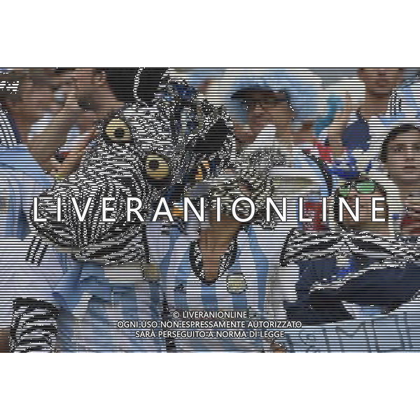 (140621) -- BELO HORIZONTE, June 21, 2014 () -- Fans of Argentina cheer ahead of a Group F match between Argentina and Iran of 2014 FIFA World Cup at the Estadio Mineirao Stadium in Belo Horizonte, Brazil, June 21, 2014. (/Qi Heng)(wll) (SP)BRAZIL-BELO HORIZONTE-WORLD CUP 2014-GROUP F-ARGENTINA VS IRAN-FANS PUBLICATIONxNOTxINxCHN Belo Horizons June 21 2014 supporters of Argentina Cheer Ahead of A Group F Match between Argentina and Iran of 2014 FIFA World Cup AT The Estadio Mineirao Stage in Belo Horizons Brazil June 21 2014 Qi Heng SP Brazil Belo Horizons World Cup 2014 Group F Argentina vs Iran supporters PUBLICATIONxNOTxINxCHN ©PHOTOSHOT/AGENZIA ALDO LIVERANI SAS - ITALY ONLY - EDITORIAL USE ONLY - ARGENTINA Vs IRAN partita del gruppo di F Coppa del mondo FIFA 2014 Mineirao stadio Estadio a Belo Horizonte, in Brasile, 21 giugno 2014