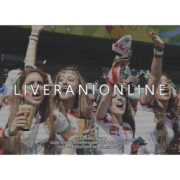 (140621) -- BELO HORIZONTE, June 21, 2014 () -- Fans of Iran cheer ahead of a Group F match between Argentina and Iran of 2014 FIFA World Cup at the Estadio Mineirao Stadium in Belo Horizonte, Brazil, June 21, 2014. (/Qi Heng)(wll) (SP)BRAZIL-BELO HORIZONTE-WORLD CUP 2014-GROUP F-ARGENTINA VS IRAN-FANS PUBLICATIONxNOTxINxCHN Belo Horizons June 21 2014 supporters of Iran Cheer Ahead of A Group F Match between Argentina and Iran of 2014 FIFA World Cup AT The Estadio Mineirao Stage in Belo Horizons Brazil June 21 2014 Qi Heng SP Brazil Belo Horizons World Cup 2014 Group F Argentina vs Iran supporters PUBLICATIONxNOTxINxCHN ©PHOTOSHOT/AGENZIA ALDO LIVERANI SAS - ITALY ONLY - EDITORIAL USE ONLY - ARGENTINA Vs IRAN partita del gruppo di F Coppa del mondo FIFA 2014 Mineirao stadio Estadio a Belo Horizonte, in Brasile, 21 giugno 2014