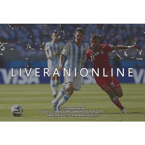 (140621) -- BELO HORIZONTE, June 21, 2014 () -- Lionel Messi (L) of Argentina vies with Ashkan Dejagah of Iran during a Group F match between Argentina and Iran of 2014 FIFA World Cup at the Estadio Mineirao Stadium in Belo Horizonte, Brazil, June 21, 2014. (/Liu Bin)(zc) (SP)BRAZIL-BELO HORIZONTE-WORLD CUP 2014-GROUP F-ARGENTINA VS IRAN PUBLICATIONxNOTxINxCHN Belo Horizons June 21 2014 Lionel Messi l of Argentina vies with Ashkan Dejagah of Iran during A Group F Match between Argentina and Iran of 2014 FIFA World Cup AT The Estadio Mineirao Stage in Belo Horizons Brazil June 21 2014 Liu am ZC SP Brazil Belo Horizons World Cup 2014 Group F Argentina vs Iran PUBLICATIONxNOTxINxCHN ©PHOTOSHOT/AGENZIA ALDO LIVERANI SAS - ITALY ONLY - EDITORIAL USE ONLY - ARGENTINA Vs IRAN partita del gruppo di F Coppa del mondo FIFA 2014 Mineirao stadio Estadio a Belo Horizonte, in Brasile, 21 giugno 2014