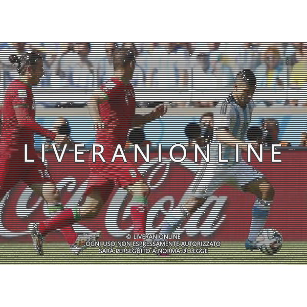(140621) -- BELO HORIZONTE, June 21, 2014 () -- Sergio Aguero £¬R£© of Argentina drives the ball during a Group F match between Argentina and Iran of 2014 FIFA World Cup at the Estadio Mineirao Stadium in Belo Horizonte, Brazil, June 21, 2014. (/Liu Bin)(zc) (SP)BRAZIL-BELO HORIZONTE-WORLD CUP 2014-GROUP F-ARGENTINA VS IRAN PUBLICATIONxNOTxINxCHN Belo Horizons June 21 2014 Sergio Aguero R of Argentina drives The Ball during A Group F Match between Argentina and Iran of 2014 FIFA World Cup AT The Estadio Mineirao Stage in Belo Horizons Brazil June 21 2014 Liu am ZC SP Brazil Belo Horizons World Cup 2014 Group F Argentina vs Iran PUBLICATIONxNOTxINxCHN ©PHOTOSHOT/AGENZIA ALDO LIVERANI SAS - ITALY ONLY - EDITORIAL USE ONLY - ARGENTINA Vs IRAN partita del gruppo di F Coppa del mondo FIFA 2014 Mineirao stadio Estadio a Belo Horizonte, in Brasile, 21 giugno 2014