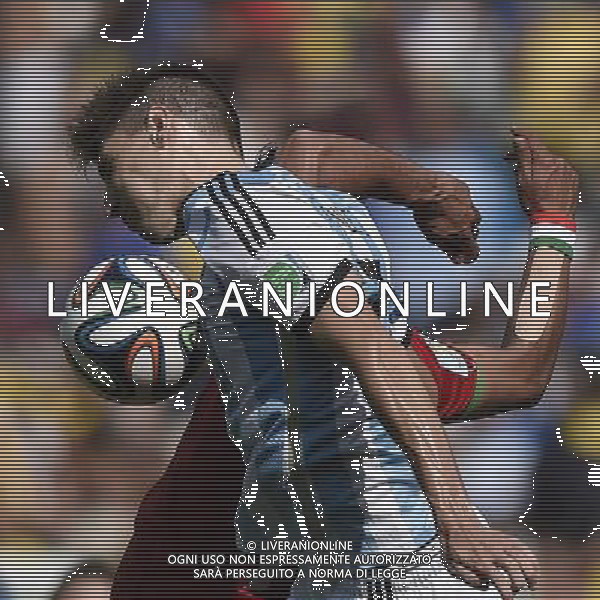(140621) -- BELO HORIZONTE, June 21, 2014 () -- Federico Fernandez (front) of Argentina vies for the ball with Reza Ghoochannejad of Iran during a Group F match between Argentina and Iran of 2014 FIFA World Cup at the Estadio Mineirao Stadium in Belo Horizonte, Brazil, June 21, 2014. (/Qi Heng)(wll) ©PHOTOSHOT/AGENZIA ALDO LIVERANI SAS - ITALY ONLY - EDITORIAL USE ONLY - ARGENTINA Vs IRAN partita del gruppo di F Coppa del mondo FIFA 2014 Mineirao stadio Estadio a Belo Horizonte, in Brasile, 21 giugno 2014