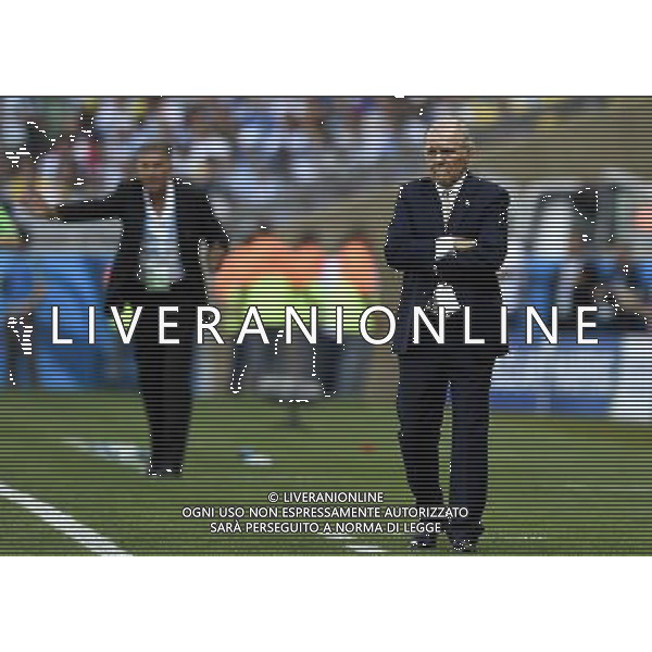 (140621) -- BELO HORIZONTE, June 21, 2014 () -- Alejandro Sabella (R), head coach of Argentina looks on during a Group F match between Argentina and Iran of 2014 FIFA World Cup at the Estadio Mineirao Stadium in Belo Horizonte, Brazil, June 21, 2014. (/Qi Heng)(wll) ©PHOTOSHOT/AGENZIA ALDO LIVERANI SAS - ITALY ONLY - EDITORIAL USE ONLY - ARGENTINA Vs IRAN partita del gruppo di F Coppa del mondo FIFA 2014 Mineirao stadio Estadio a Belo Horizonte, in Brasile, 21 giugno 2014