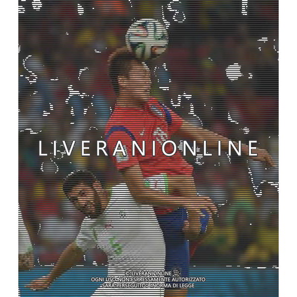(140622) -- PORTO ALEGRE, June 22, 2014 () -- Kim Shin Wook£®R£©of Korea Republic fights for the header with Rafik Halliche of Algeria during a Group H match between Korea Republic and Algeria of 2014 FIFA World Cup at the Estadio Beira-Rio Stadium in Porto Alegre, Brazil, June 22, 2014. Algeria beat Korea Republic 4-2. (/Li Ga)(zc) ©PHOTOSHOT/Agenzia Aldo Liverani sas - ITALY ONLY - EDITORIAL USE ONLY