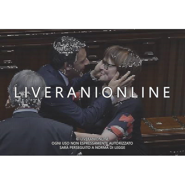 Roma - 24/06/2014 - Montecitorio - Comunicazioni del Presidente del Consiglio dei ministri in vista del Consiglio europeo del 26 e 27 giugno e sulle linee programmatiche del semestre di presidenza italiana del Consiglio dell\'Unione europea - nella foto: Matteo Renzi saluta la deputata del PD Tea Albini che ha preso il posto di Dario Nardella nominato sindaco di Firenze / Ph. Fabrizio Corradetti - Ag. Aldo Liverani sas