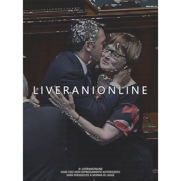 Roma - 24/06/2014 - Montecitorio - Comunicazioni del Presidente del Consiglio dei ministri in vista del Consiglio europeo del 26 e 27 giugno e sulle linee programmatiche del semestre di presidenza italiana del Consiglio dell\'Unione europea - nella foto: Matteo Renzi saluta la deputata del PD Tea Albini che ha preso il posto di Dario Nardella nominato sindaco di Firenze / Ph. Fabrizio Corradetti - Ag. Aldo Liverani sas
