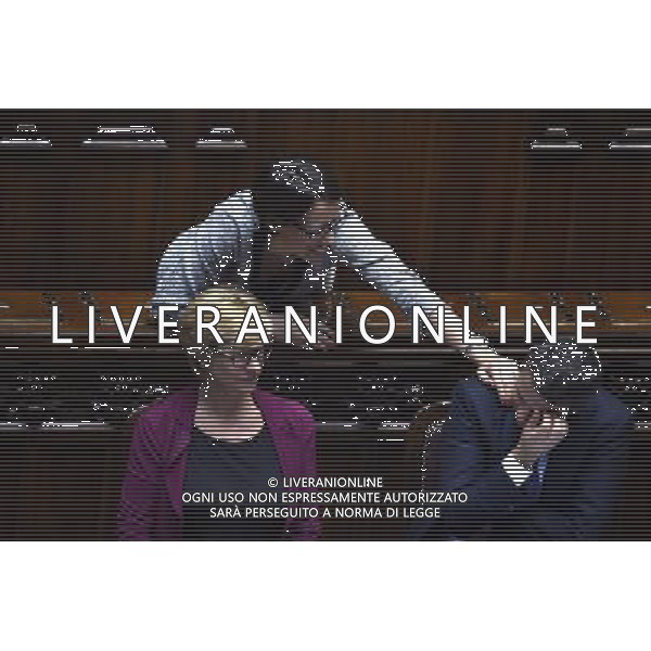 Roma - 24/06/2014 - Montecitorio - Comunicazioni del Presidente del Consiglio dei ministri in vista del Consiglio europeo del 26 e 27 giugno e sulle linee programmatiche del semestre di presidenza italiana del Consiglio dell\'Unione europea - nella foto: Nunzia De Girolamo sorride con Matteo Renzi / Ph. Fabrizio Corradetti - Ag. Aldo Liverani sas