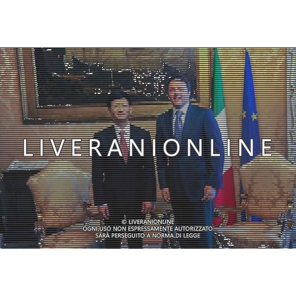 (140623) -- ROME, June 23, 2014 () -- Meng Jianzhu (L), head of the Commission for Political and Legal Affairs of the Communist Party of China (CPC) Central Committee and a member of the Political Bureau of the CPC Central Committee, meets with Italian Prime Minister Matteo Renzi in Rome, Italy, June 23, 2014. (/Xu Nizhi) (srb) ©PHOTOSHOT/Agenzia Aldo Liverani sas - ITALY ONLY - EDITORIAL USE ONLY - Meng Jianzhu, capo della Commissione per gli affari politici e giuridici del Partito Comunista Cinese (CPC) Comitato Centrale e un membro dell\'Ufficio politico del Comitato centrale del PCC, incontra il primo ministro italiano Matteo Renzi a Roma, Italia, 23 giugno 2014