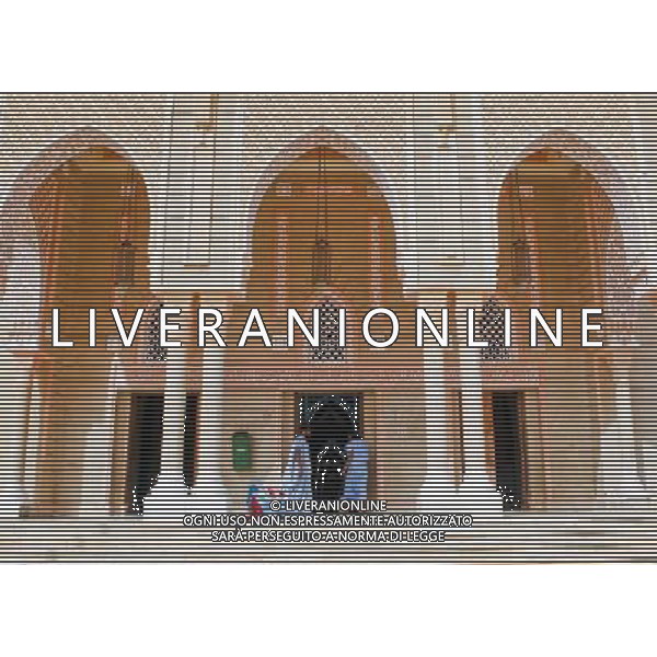 (140623) -- NOUAKCHOTT, June 23, 2014 () -- Muslims walk into the Grand Mosque in Nouakchott, capital of Mauritania, June 20, 2014. (/Li Jing)(zjl) ©PHOTOSHOT/Agenzia Aldo Liverani sas - ITALY ONLY - EDITORIAL USE ONLY - Vita quotidiana della popolazione a Nouakchott, capitale della Mauritania, 22 giugno 2014