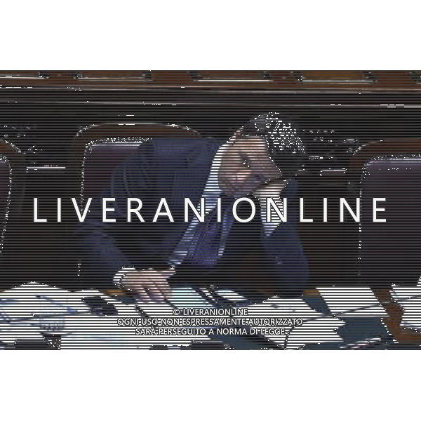 Roma - 24/06/2014 - Montecitorio - Comunicazioni del Presidente del Consiglio dei ministri in vista del Consiglio europeo del 26 e 27 giugno e sulle linee programmatiche del semestre di presidenza italiana del Consiglio dell\'Unione europea - nella foto: Matteo Renzi ascolta le dichiarazioni di voto dell\'aula / Ph. Fabrizio Corradetti - Ag. Aldo Liverani sas