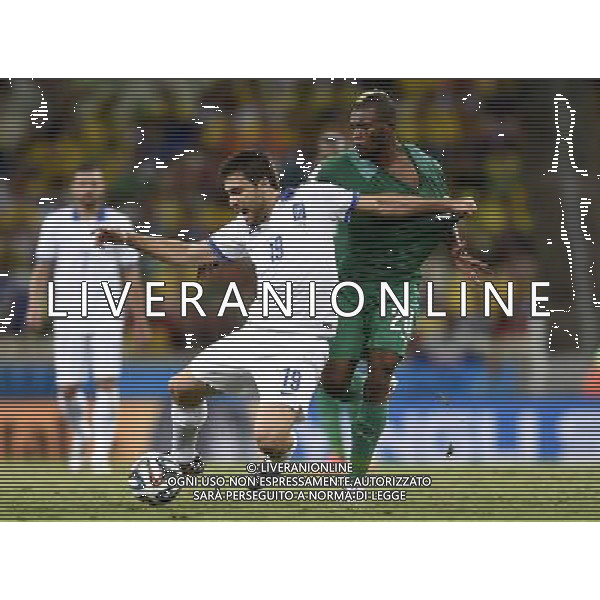 (140624) -- FORTALEZA, June 24, 2014 () -- Greece\'s Sokratis Papastathopoulos (front) vies with Cote d\'Ivoire\'s Geoffroy Serey Die during a Group C match between Greece and Cote d\'Ivoire of 2014 FIFA World Cup at the Estadio Castelao Stadium in Fortaleza, Brazil, June 24, 2014. (/Yang Lei)(xzj) AG ALDO LIVERANI SAS ONLY ITALY