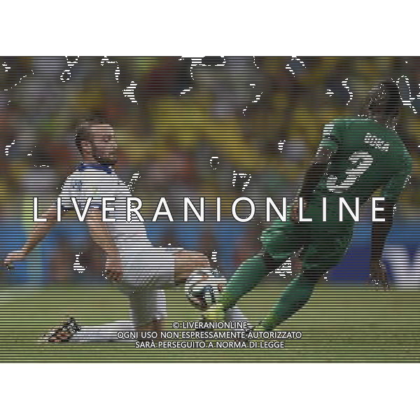 (140624) -- FORTALEZA, June 24, 2014 () -- Greece\'s Dimitris Salpingidis (L) vies with Cote d\'Ivoire\'s Arthur Boka during a Group C match between Greece and Cote d\'Ivoire of 2014 FIFA World Cup at the Estadio Castelao Stadium in Fortaleza, Brazil, June 24, 2014. (/Yang Lei)(xzj) AG ALDO LIVERANI SAS ONLY ITALY