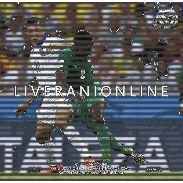 (140624) -- FORTALEZA, June 24, 2014 () -- Greece\'s Jose Cholevas (L) vies with Cote d\'Ivoire\'s Salomon Kalou during a Group C match between Greece and Cote d\'Ivoire of 2014 FIFA World Cup at the Estadio Castelao Stadium in Fortaleza, Brazil, June 24, 2014. (/Yang Lei)(xzj) AG ALDO LIVERANI SAS ONLY ITALY
