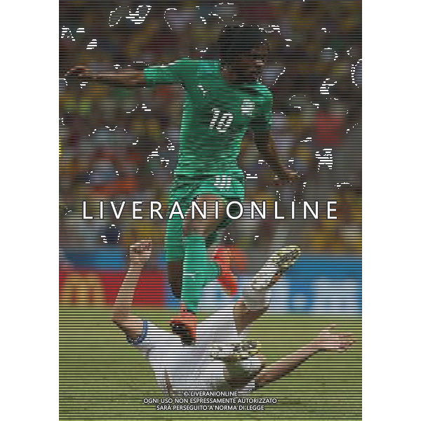 (140624) -- FORTALEZA, June 24, 2014 () -- Cote d\'Ivoire\'s Gervinho (top) breaks through during a Group C match between Greece and Cote d\'Ivoire of 2014 FIFA World Cup at the Estadio Castelao Stadium in Fortaleza, Brazil, June 24, 2014. (/Cao Can)(xzj) AG ALDO LIVERANI SAS ONLY ITALY