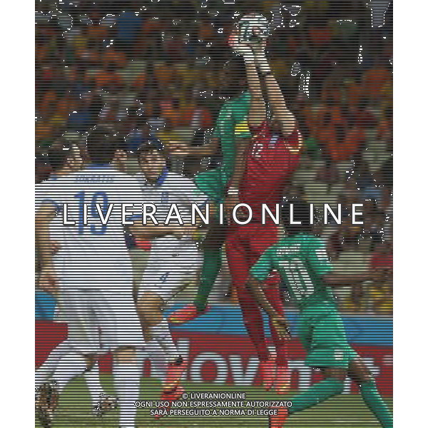 (140624) -- FORTALEZA, June 24, 2014 () -- Greece\'s goalkeeper Panaglotis Glykos (2nd R) vies for the ball with Cote d\'Ivoire\'s Didier Drogba during a Group C match between Greece and Cote d\'Ivoire of 2014 FIFA World Cup at the Estadio Castelao Stadium in Fortaleza, Brazil, June 24, 2014. Greece won 2-1 over Cote d\'Ivoire on Tuesday. (/Cao Can)(xzj) AG ALDO LIVERANI SAS ONLY ITALY