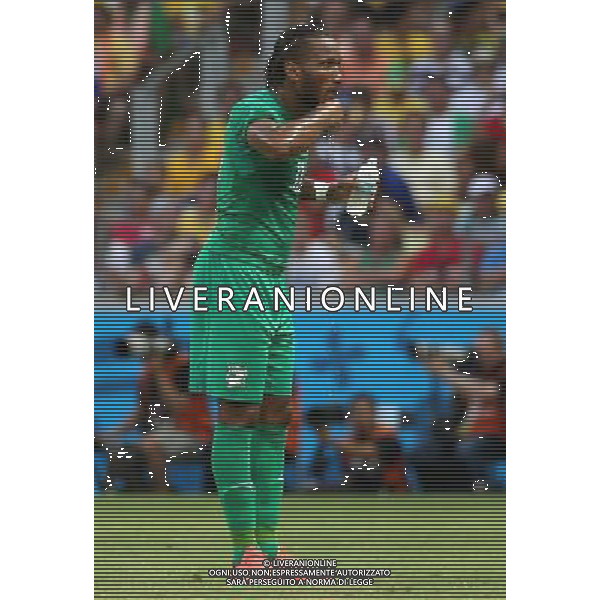 (140624) -- FORTALEZA, June 24, 2014 () -- Cote d\'Ivoire\'s Didier Drogba drinks water during a Group C match between Greece and Cote d\'Ivoire of 2014 FIFA World Cup at the Estadio Castelao Stadium in Fortaleza, Brazil, June 24, 2014. (/Cao Can)(xzj) AG ALDO LIVERANI SAS ONLY ITALY