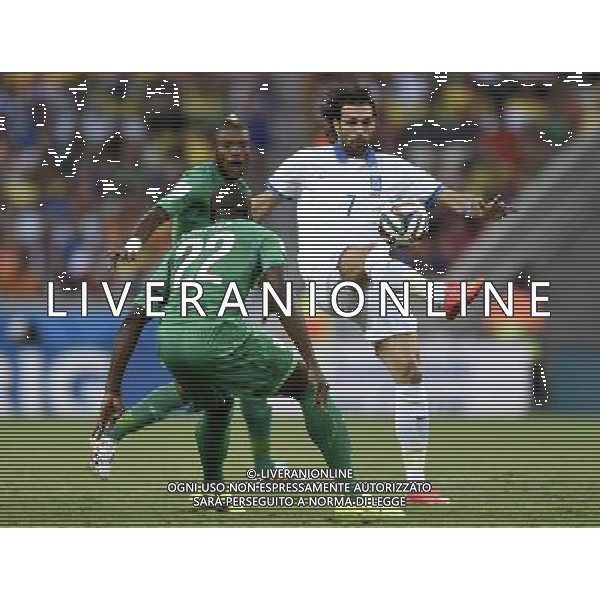 (140624) -- FORTALEZA, June 24, 2014 () -- Greece\'s Giorgios Samaras (R) vies with Cote d\'Ivoire\'s Bamba Souleymane (L, front) during a Group C match between Greece and Cote d\'Ivoire of 2014 FIFA World Cup at the Estadio Castelao Stadium in Fortaleza, Brazil, June 24, 2014. (/Yang Lei)(xzj) AG ALDO LIVERANI SAS ONLY ITALY
