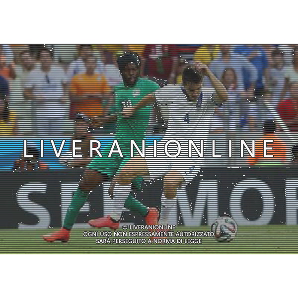 (140624) -- FORTALEZA, June 24, 2014 () -- Greece\'s Kostas Manolas (R) vies with Cote d\'Ivoire\'s Gervinho during a Group C match between Greece and Cote d\'Ivoire of 2014 FIFA World Cup at the Estadio Castelao Stadium in Fortaleza, Brazil, June 24, 2014. (/Cao Can)(xzj) AG ALDO LIVERANI SAS ONLY ITALY