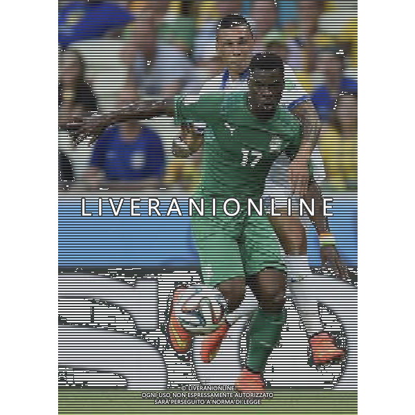 (140624) -- FORTALEZA, June 24, 2014 () -- Cote d\'Ivoire\'s Serge Aurier (front) breaks through during a Group C match between Greece and Cote d\'Ivoire of 2014 FIFA World Cup at the Estadio Castelao Stadium in Fortaleza, Brazil, June 24, 2014. (/Yang Lei)(xzj) AG ALDO LIVERANI SAS ONLY ITALY