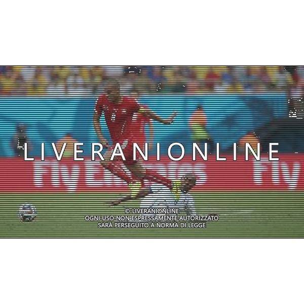 (140625) -- MANAUS, June 25, 2014 () -- Switzerland\'s Gokhan Inler (L) breaks through the defense of Honduras\' Wilson Palacios during a Group E match between Honduras and Switzerland of 2014 FIFA World Cup at the Arena Amazonia Stadium in Manaus, Brazil, on June 25, 2014. Switzerland won 3-0 over Honduras on Wednesday. (/Li Ming)(pcy) AG ALDO LIVERANI SAS ONLY ITALY