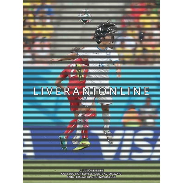 (140625) -- MANAUS, June 25, 2014 () -- Honduras\' Roger Espinoza (front) competes for a header during a Group E match between Honduras and Switzerland of 2014 FIFA World Cup at the Arena Amazonia Stadium in Manaus, Brazil, on June 25, 2014. Switzerland won 3-0 over Honduras on Wednesday. (/Li Ming)(pcy) AG ALDO LIVERANI SAS ONLY ITALY