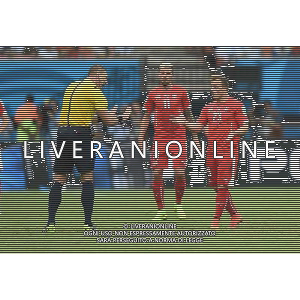 (140625) -- MANAUS, June 25, 2014 () -- Switzerland\'s Xherdan Shaqiri (1st R) argues with Argentina\'s referee Nestor Pitana during a Group E match between Honduras and Switzerland of 2014 FIFA World Cup at the Arena Amazonia Stadium in Manaus, Brazil, on June 25, 2014.(/Liu Dawei)(pcy) AG ALDO LIVERANI SAS ONLY ITALY