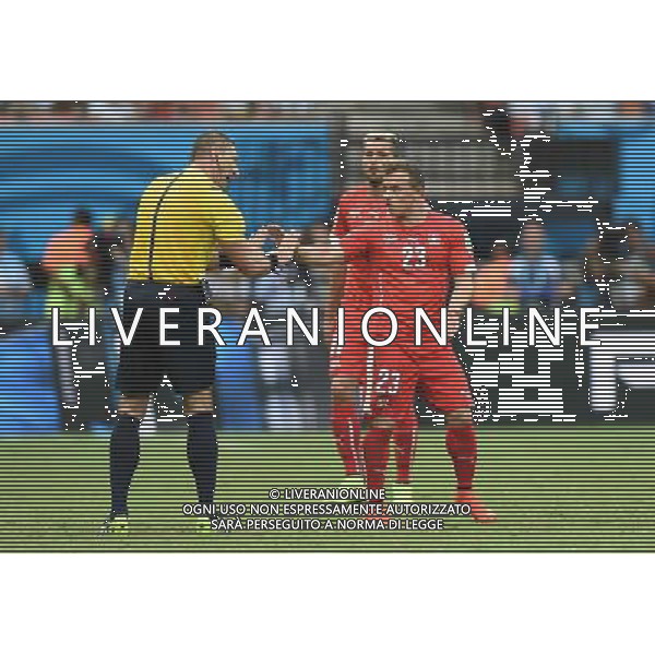 (140625) -- MANAUS, June 25, 2014 () -- Switzerland\'s Xherdan Shaqiri (R, front) argues with Argentina\'s referee Nestor Pitana during a Group E match between Honduras and Switzerland of 2014 FIFA World Cup at the Arena Amazonia Stadium in Manaus, Brazil, on June 25, 2014.(/Liu Dawei)(pcy) AG ALDO LIVERANI SAS ONLY ITALY