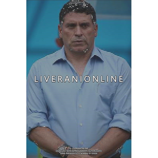 (140625) -- MANAUS, June 25, 2014 () -- Honduras\' coach Luis Fernando Suarez is seen before a Group E match between Honduras and Switzerland of 2014 FIFA World Cup at the Arena Amazonia Stadium in Manaus, Brazil, on June 25, 2014.(/Li Ming)(pcy) AG ALDO LIVERANI SAS ONLY ITALY
