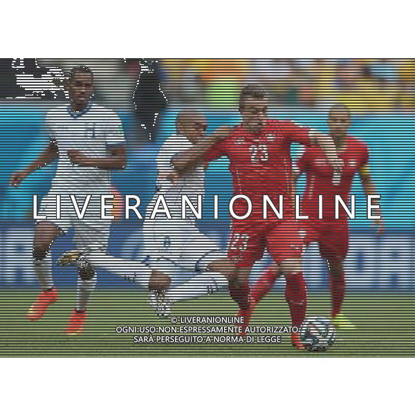 (140625) -- MANAUS, June 25, 2014 () -- Switzerland\'s Xherdan Shaqiri (2nd R) vies with Honduras\' Wilson Palacios (2nd L) during a Group E match between Honduras and Switzerland of 2014 FIFA World Cup at the Arena Amazonia Stadium in Manaus, Brazil, on June 25, 2014.(/Li Ming)(pcy) AG ALDO LIVERANI SAS ONLY ITALY