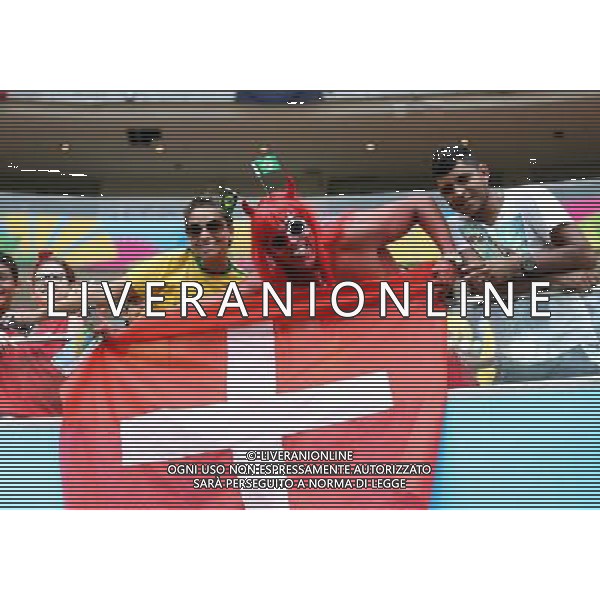 (140625) -- MANAUS, June 25, 2014 () -- A Switzerland\'s supporter (C) poses with a Switzerland\'s national flag before a Group E match between Honduras and Switzerland of 2014 FIFA World Cup at the Arena Amazonia Stadium in Manaus, Brazil, on June 25, 2014.(/Li Ming)(pcy) AG ALDO LIVERANI SAS ONLY ITALY