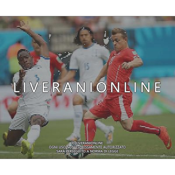 (140625) -- MANAUS, June 25, 2014 () -- Switzerland\'s Xherdan Shaqiri (R, front) runs with the ball during a Group E match between Honduras and Switzerland of 2014 FIFA World Cup at the Arena Amazonia Stadium in Manaus, Brazil, on June 25, 2014.(/Li Ming)(pcy) AG ALDO LIVERANI SAS ONLY ITALY