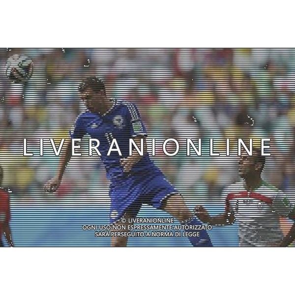 (140625) -- SALVADOR, June 25, 2014 () -- Bosnia And Herzegovina\'s Edin Dzeko jumps for a header during a Group F match between Bosnia And Herzegovina and Iran of 2014 FIFA World Cup at the Arena Fonte Nova Stadium in Salvador, Brazil, June 24, 2014. (/Yang Lei) AG ALDO LIVERANI SAS ONLY ITALY